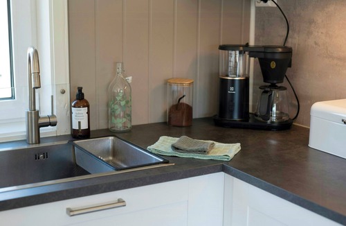 Lund House | Spacious cabin with lake views in Åvesdalen
