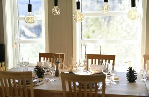 Lund House | Spacious Cabin With Lake Views In Åvesdalen