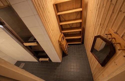 Pitea Apartment | Spacious central guest floor with sauna and private entrance
