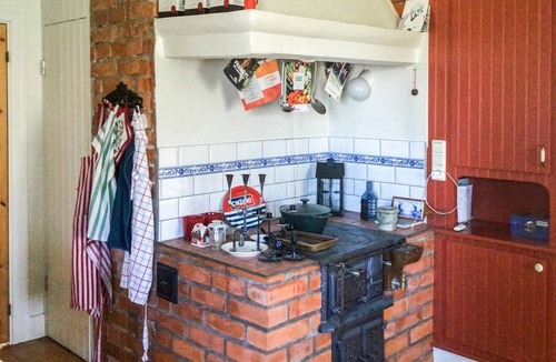 Skarplinge House | Spacious cottage for holidaymakers with pets in Åkerby.