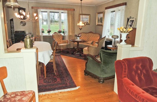 Traryd House | Spacious cottage in Hökhult surrounded by wildlife and nature outside Traryd.