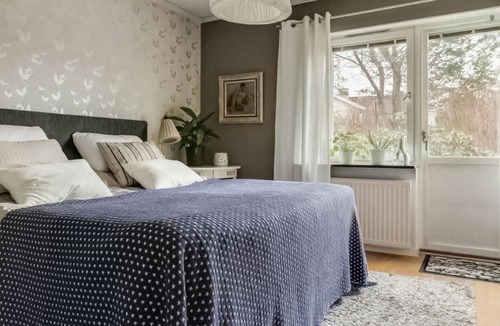 Tyreso House | Spacious cottage with sauna by the lake Drevviken on the peninsula, Södertörn