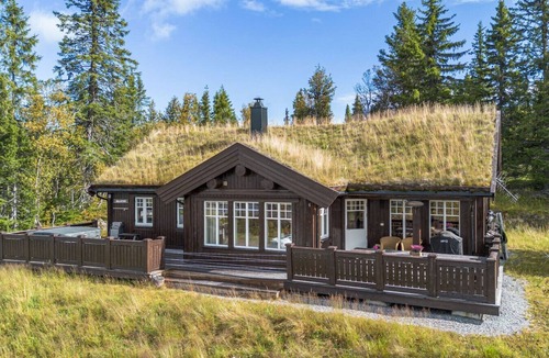 Nord-Aurdal Cabin | Spacious Family Cabin with Jacuzzi