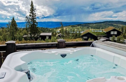 Nord-Aurdal Cabin | Spacious Family Cabin with Jacuzzi