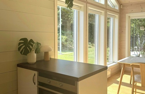 Lyngdal House | Spacious family cabin by the Lyngdal coastline