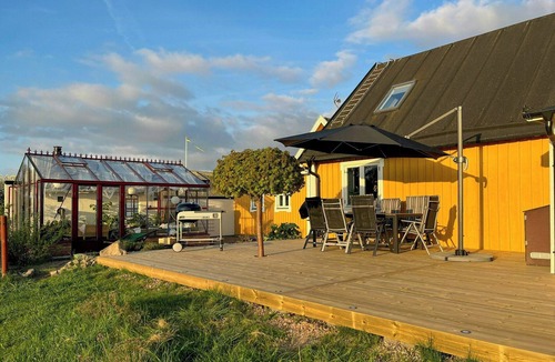 Jonstorp House | Spacious family home by Kullahalvön apple orchards