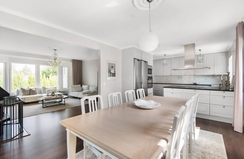 Hasselby Villa | Spacious Family Villa, Large Terrace, 3BR