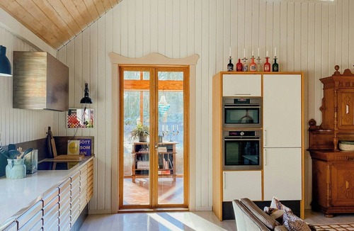 Tvaaker House | Spacious farm by Åkulla beech forests