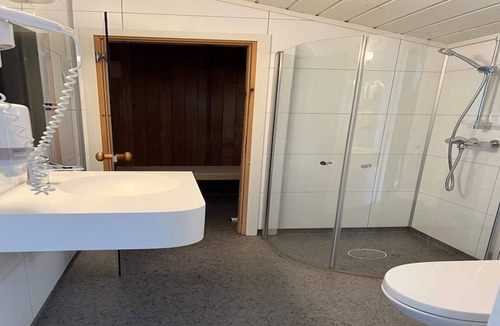 Kinsarvik House | Spacious holiday home at Kinsarvik