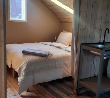 Molkom Apartment | Spacious loft with wood-burning stove, quiet and rural location