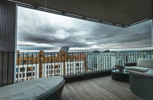 Bjørvika Apartment | Spacious modern 3BR apartment at CENTRAL OSLO barcode