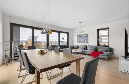 Bjørvika Apartment | Spacious modern 3BR apartment at CENTRAL OSLO barcode