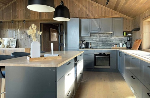 Al House | Spacious mountain cabin with fantastic views
