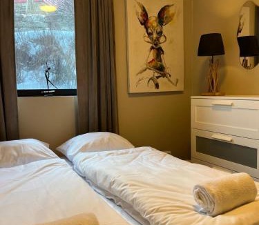 Voss House | Spacious Private House - Big Garden & Free Parking