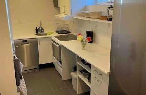 Kungsladugard Apartment | Spacious & Affordable City Stay – Sleeps 8, Private Garden