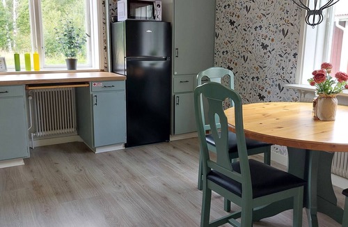 Voxnabruk Apartment | Spacious Vacation Apartment for 2 – River View, Nature, and Time to Yourself