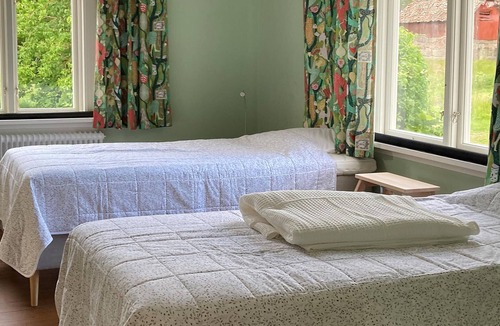 Hamburgsund House | Spacious villa on the nature reserve Valön.