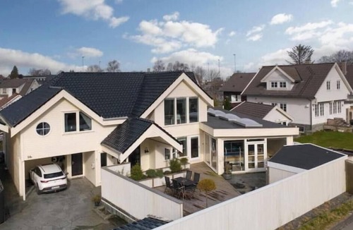 Stavanger Villa | Spacious villa with private pool, 5 bedrooms and 5 bathrooms