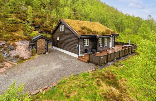 Eikjedalen House | Spacious, warm mountain cabin - Kvamskogen