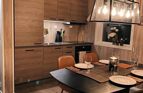 Ballstad Cabin | Spektakulær rorbu i autentiske omgivelser