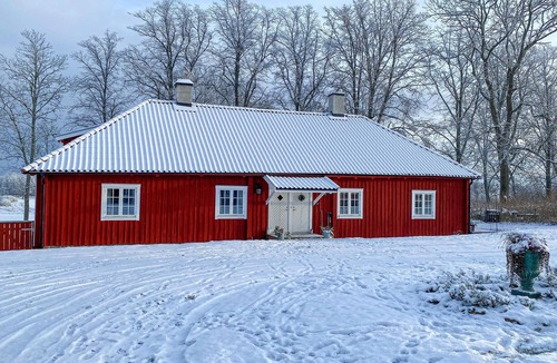 Eskilstuna Municipality Apartment | Spend a relaxing vacation in this beautiful apartment near a lake.