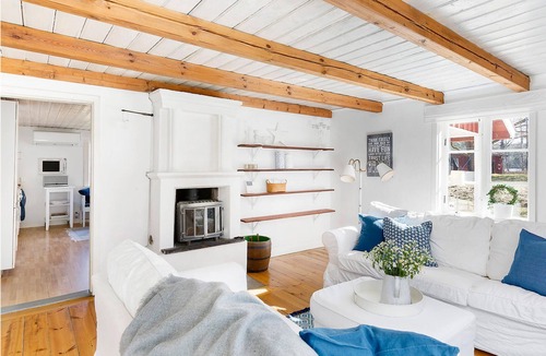 Finnerodja House | Spend a relaxing vacation in this comfortable vacation home in a dream location on the lake.