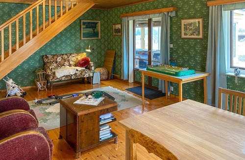 Tjallmo House | Spend a relaxing vacation in this cottage in the middle of nature.