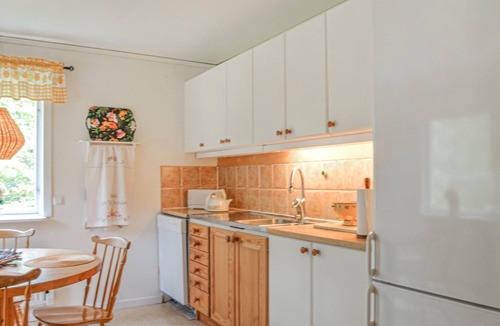 Vrena House | Spend a wonderful vacation close to nature in this well located cottage.