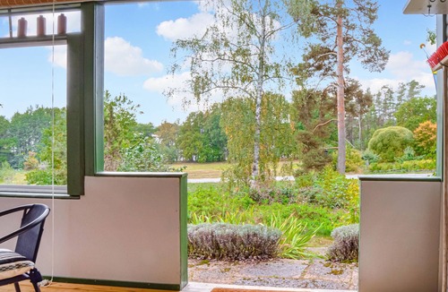 Vrena House | Spend a wonderful vacation close to nature in this well located cottage.