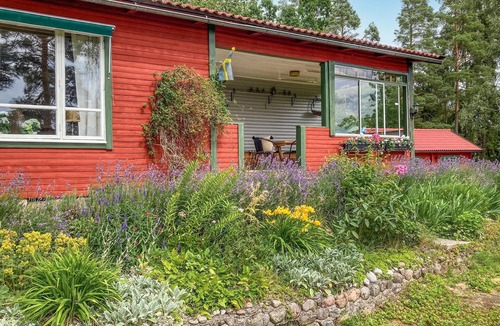 Vrena House | Spend a wonderful vacation close to nature in this well located cottage.
