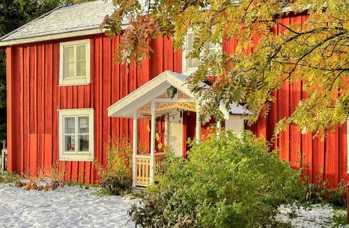Lingbo House | Spend an unforgettable time in a spacious vacation home close to nature.