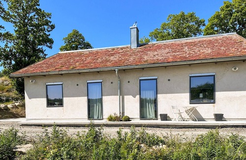 Vallda Apartment | Spend an unforgettable vacation in this vacation home near the sea