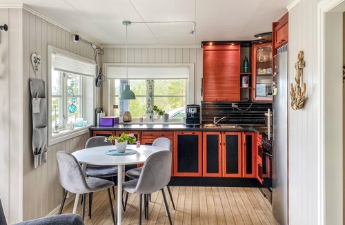 Torjulvagen House | Spend beautiful vacations in this cottage near the village Bæverfjord