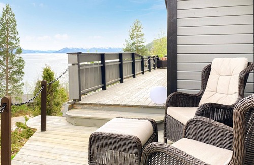 Torjulvagen House | Spend beautiful vacations in this cottage near the village Bæverfjord