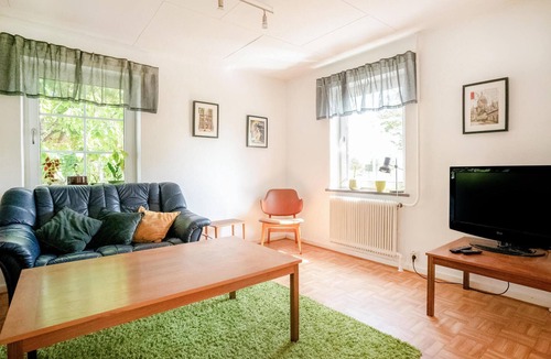 Klagstorp House | Spend beautiful vacations in this inviting cottage near the coast