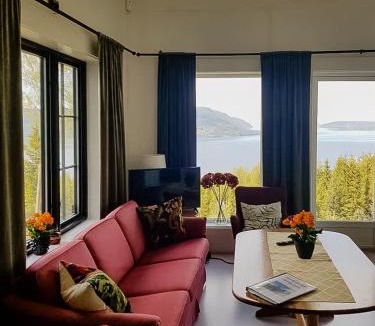 Hurdal Municipality House | Stately Cabin With Lake Mjøsa Panorama