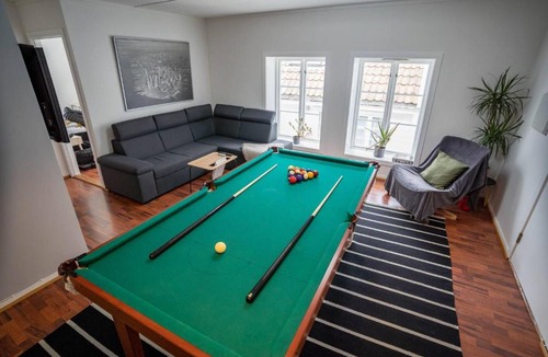 Stavanger Apartment | Stavanger BnB 15 Central Apartment with Private Sauna Billiards