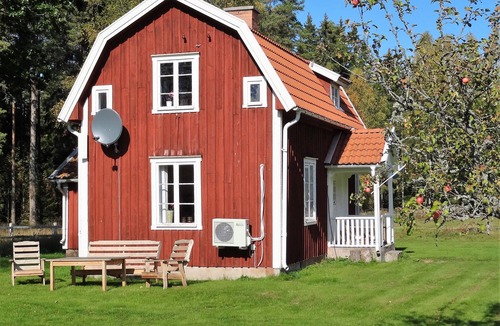 Lekeryd Cottage | Stay in a charming cottage on a small farm, good fishing.