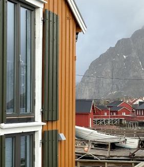 Henningsvaer House | Stay in a real, historic gem in Henningsvær