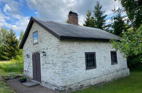 Skorstorp Bed & Breakfast | Stenbrottets smedja