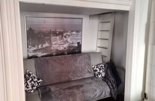 Norrmalm Apartment | Stockholm Central- Near Drottninggatan & Shops!
