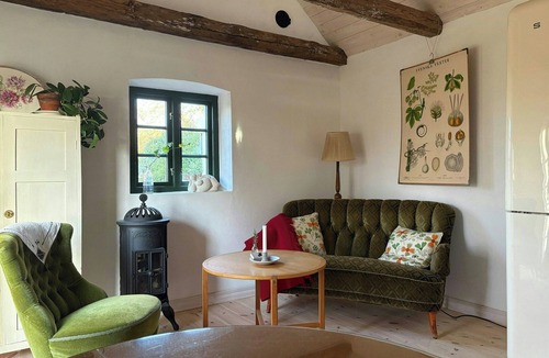 Trelleborg House | Stone house with thatched roof on 1750s farm