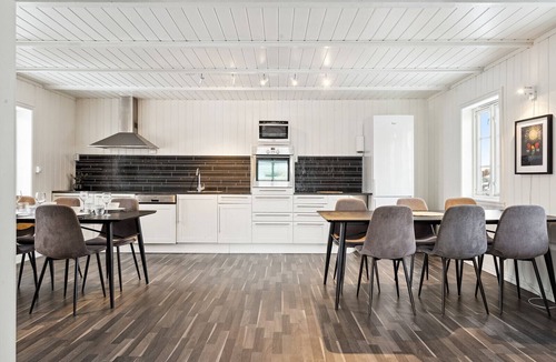 Stamsund Apartment | Stor rorbu med høy standard