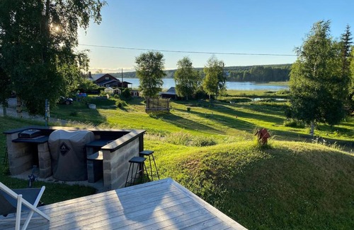 Ljusdal Villa | Stort familjehus med sjöutsikt & bastu nära Järvsö