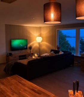 Tonsberg Villa | Stort feriehus med sjøutsikt med det lille ekstra
