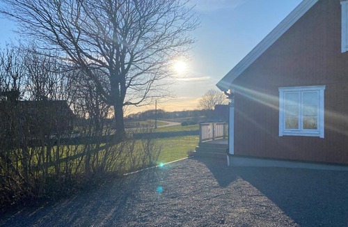 Sinarp House | Stort semesterhus med sol