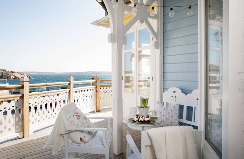 Lysekil Hotel | Strandflickornas Annex Gula Villan