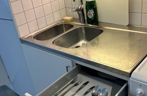 Innerstaden-Ostermalm Apartment | Student Only: Coveniently-located Apartment in Klintvagen