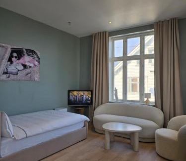 Leirvik Apartment | Studio apartment in the city center, beautiful sea view