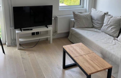 Edsberg Apartment | Studio Sleeps 2 Sollentuna centre